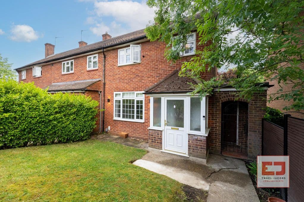 Burghley Avenue, Borehamwood