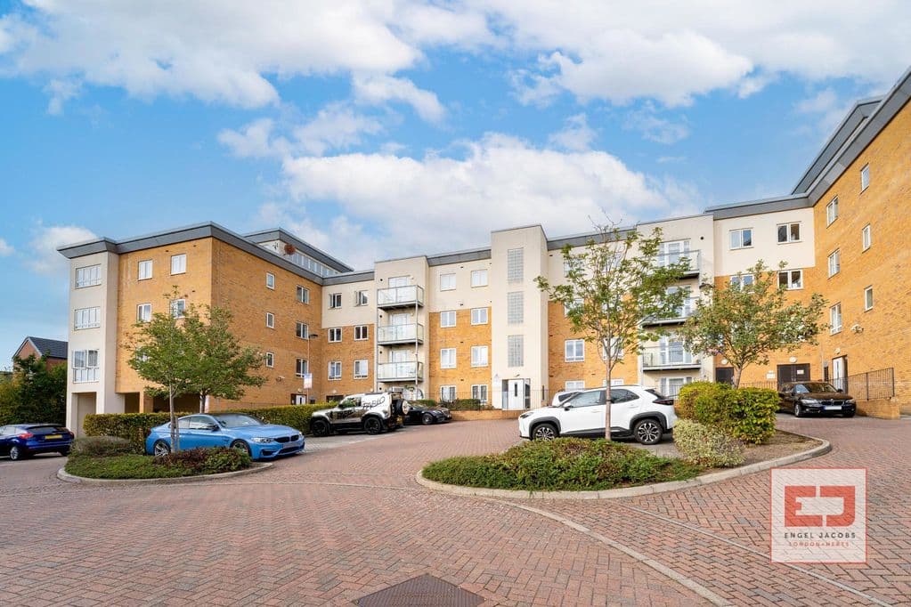 Todd Close, Borehamwood